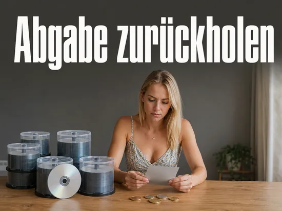 Tisch mit Spindeln voller Rohlinge, einem Kassenbon und Muenzen