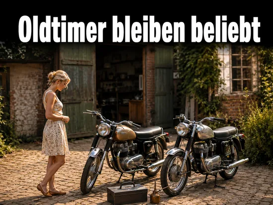 Frau vor zwei klassischen Motorraedern auf einem Werkstatthof: alte Maschinen bleiben im Trend