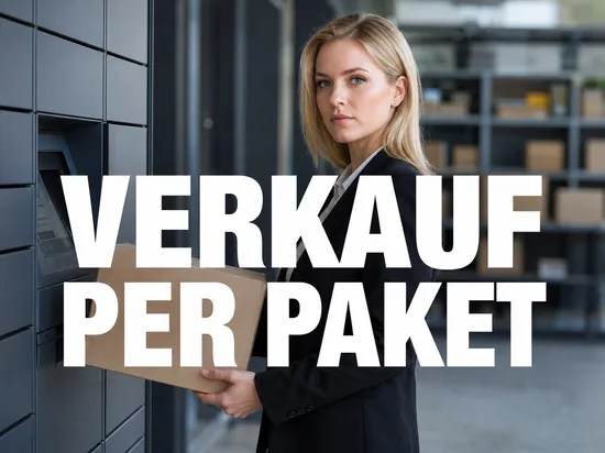 Blonde Geschaeftsfrau haelt ein Versandpaket an einer Paketstation, Schriftzug Verkauf per Paket