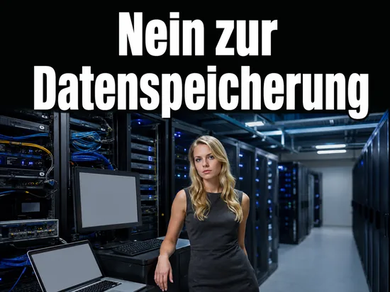Frau steht in einem Serverraum zwischen Netzwerkschraenken und Datenkabeln