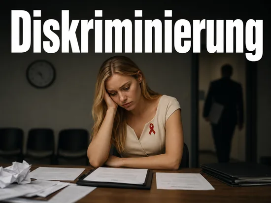 Junge blonde Frau mit roter Aids-Schleife blickt bedrueckt an einem Schreibtisch mit Bewerbungsunterlagen als Symbol fuer Diskriminierung HIV-Infizierter am Arbeitsmarkt