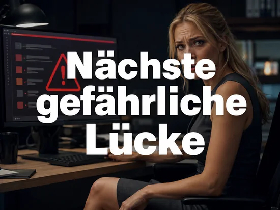Alarmierte Geschaeftsfrau vor einem Monitor mit rotem Warndreieck und Liste offener Sicherheitsmeldungen als Symbol fuer eine weitere gefaehrliche Browser-Sicherheitsluecke