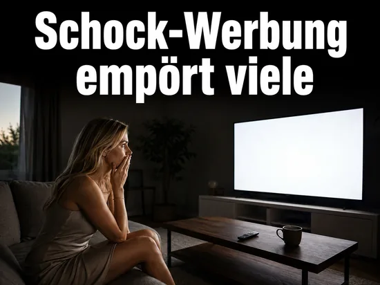 Erschrockene Frau auf dem Sofa vor hellem Fernsehbild, Schriftzug Schock-Werbung empoert viele