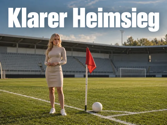 Eckfahne und Fussball auf dem Rasen eines leeren Stadions, eine Frau steht daneben