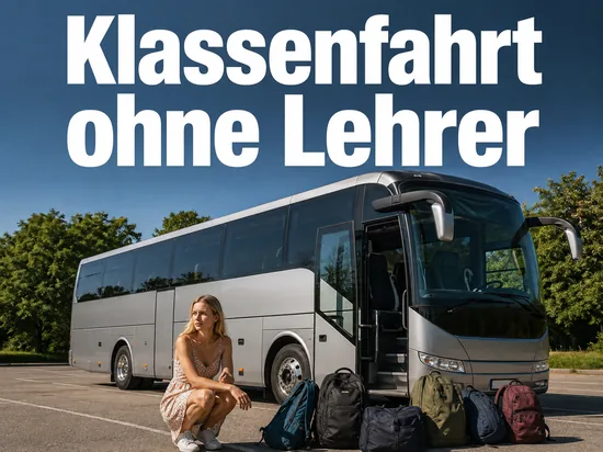 Schülerin mit Gepäck vor einem Reisebus auf dem Parkplatz