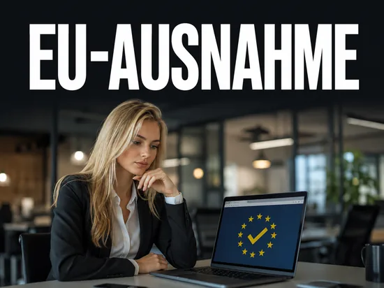 Blonde Geschaeftsfrau am Laptop mit EU-Sternenkreis und Haken als Symbol fuer Ausnahme, Schriftzug EU-Ausnahme