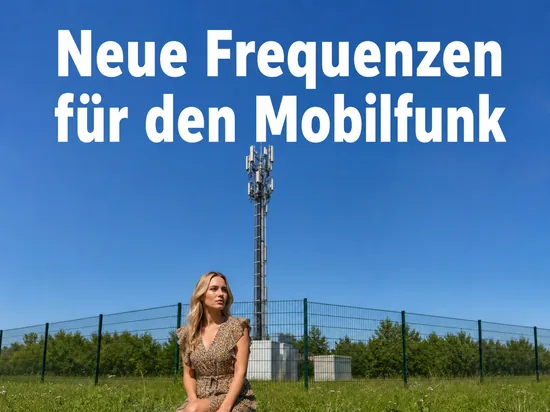 Frau auf einer Wiese vor einem Mobilfunkmast
