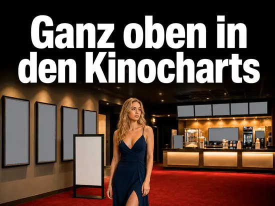 Kinofoyer mit rotem Teppich und leeren Plakatrahmen als Symbol fuer die Spitze der Kinocharts