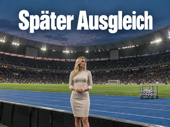Stadion mit blauer Laufbahn im Flutlicht, eine Frau steht an der Bahn