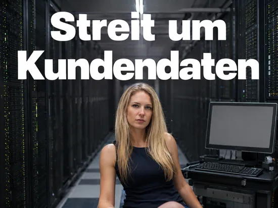 Rechenzentrum mit Serverschraenken und einem Wartungsterminal