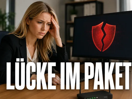 Blonde Geschaeftsfrau neben einem DSL-Router vor einem Monitor mit zerbrochenem Schutzschild, Schriftzug Luecke im Paket