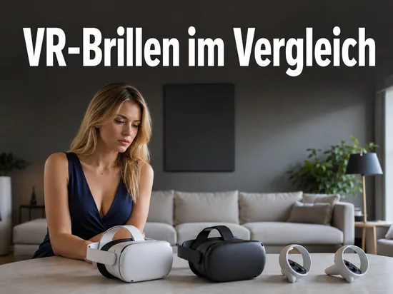 Frau am Tisch mit zwei VR-Brillen und Controllern