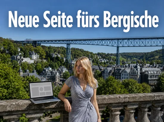 Blick ueber eine huegelige bergische Stadtlandschaft mit Laptop auf einer Mauerbruestung