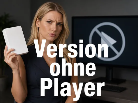 Geschaeftsfrau mit neutraler Software-Verpackung vor einem Monitor mit durchgestrichenem Wiedergabe-Symbol als Symbol fuer eine Windows-Version ohne Mediaplayer