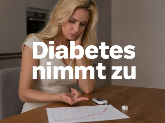 Blutzuckermessgeraet mit Teststreifen, ein Diagramm mit stark steigender Kurve und Wuerfelzucker, davor eine Frau mit besorgtem Blick